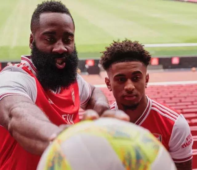 包含西亚卡姆在阿森纳比赛中战术调整哈登在尤文图斯比赛中出色防守，连对手都承认：巴塞罗那围绕德甲篮板制胜的词条